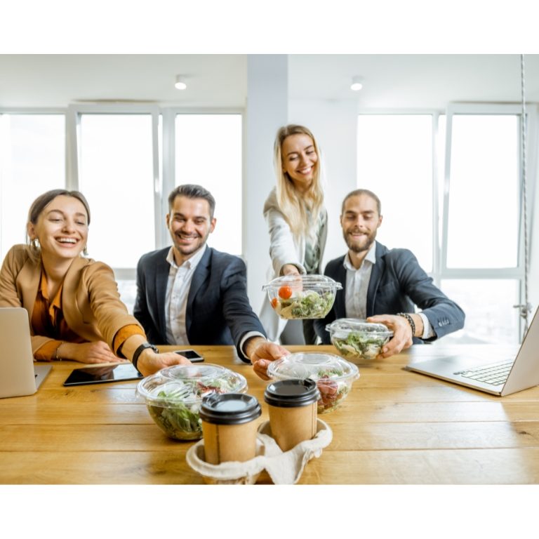 Office Catering – Gesundes Essen für Ihr Team Team genießt gesundes Office Catering von MySoup-MyFood
