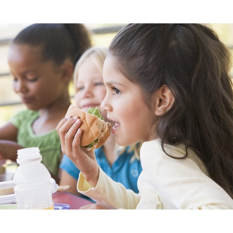 Kita-Catering – Gesunde Mahlzeiten für die Kleinen Kinder genießen gesunde Mahlzeiten im Kita-Catering